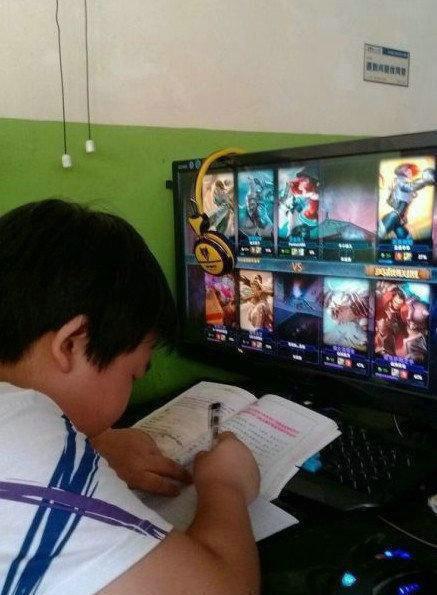 熊孩子的保證書：媽媽給我充點(diǎn)券，我就戒了LOL！