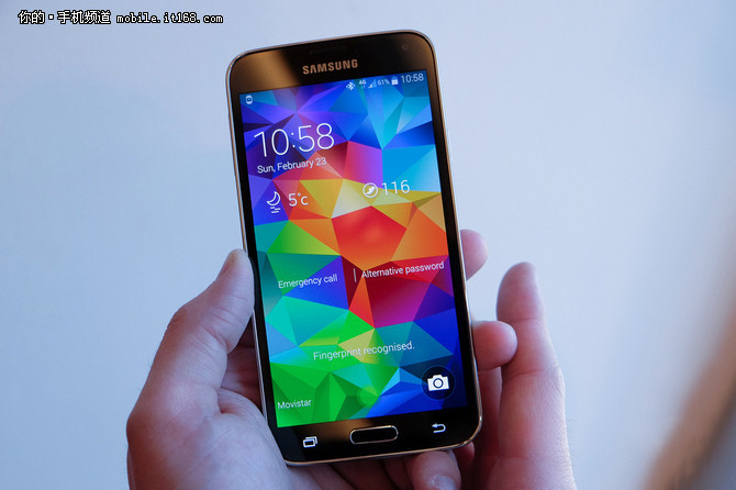 HTC One M9+是HTC在今年上半年針對大陸市場特別推出了旗艦機(jī)型，相比于M9，HTC One M9+加入了指紋識(shí)別功能，并且采用了更大尺寸的2K分辨率屏幕。同時(shí)也延續(xù)了HTC One M8經(jīng)典的全金屬一體成型機(jī)身以及后置雙攝像頭?，F(xiàn)在我們發(fā)現(xiàn)這款上市價(jià)格高達(dá)4999元的手機(jī)直降兩千五，在國美在線僅售2489元!有打算購入M9+的小伙伴一定要抓住這次機(jī)會(huì)哦!