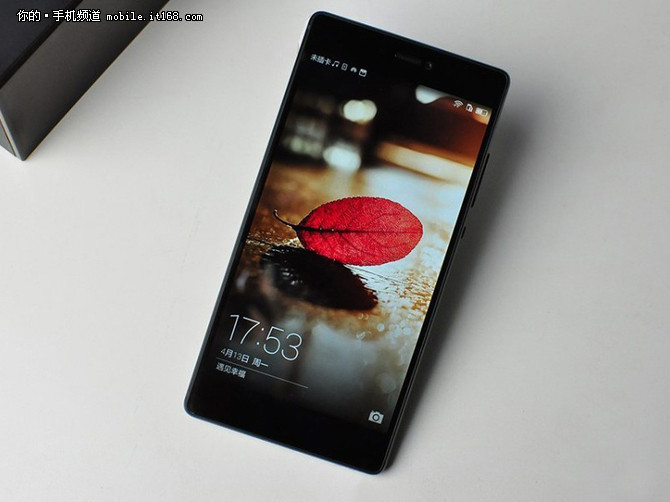 HTC One M9+是HTC在今年上半年針對大陸市場特別推出了旗艦機(jī)型，相比于M9，HTC One M9+加入了指紋識(shí)別功能，并且采用了更大尺寸的2K分辨率屏幕。同時(shí)也延續(xù)了HTC One M8經(jīng)典的全金屬一體成型機(jī)身以及后置雙攝像頭。現(xiàn)在我們發(fā)現(xiàn)這款上市價(jià)格高達(dá)4999元的手機(jī)直降兩千五，在國美在線僅售2489元!有打算購入M9+的小伙伴一定要抓住這次機(jī)會(huì)哦!