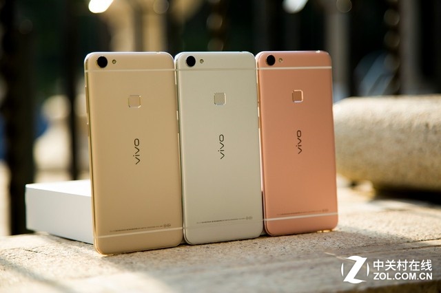 另外，夠快才暢快vivo X6同樣擁有PDAF相位對焦，對焦過程僅0.1秒，達(dá)到行業(yè)最快水平，并配備極速追焦、防拖影功能，讓夠快才暢快vivo X6的相機體驗同樣暢快無比。