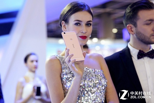 而玫瑰金版的vivo X6Plus更是首度與用戶見面，吸引了眾多目光。