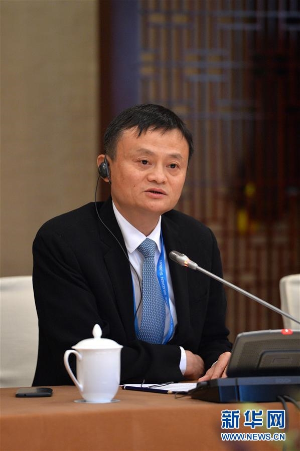 畫(huà)面太美！雷軍/馬云/李彥宏/馬化騰穿上西裝后