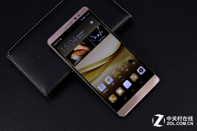 搭載了麒麟950的華為Mate 8同時也是華為旗下首款搭載Android 6.0的<a href=/mobile/ target=_blank class=infotextkey>智能手機</a>，絕對搶眼的配置，奢華精湛的工藝設(shè)計，打造出這款極致的Mate 8，加上全新推出的摩卡金配色更是使該機得到了更多用戶的青睞。