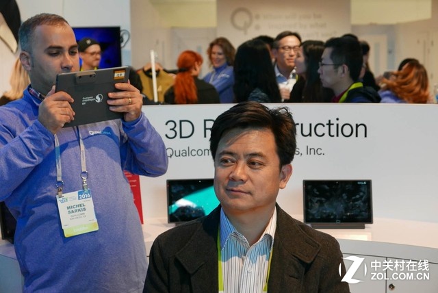 820的另一個典型應(yīng)用是3D掃描建模。820強大的性能配合3D掃描模塊，用手持設(shè)備就可以實時完成個人頭像的3D掃描與合成。最直觀的用處就是可以把游戲里人物的頭像替換成自己的，實現(xiàn)更有趣的游戲體驗。更進一步，有了方便的掃描設(shè)備，在3D打印、產(chǎn)品設(shè)計等領(lǐng)域也有廣闊應(yīng)用空間。
