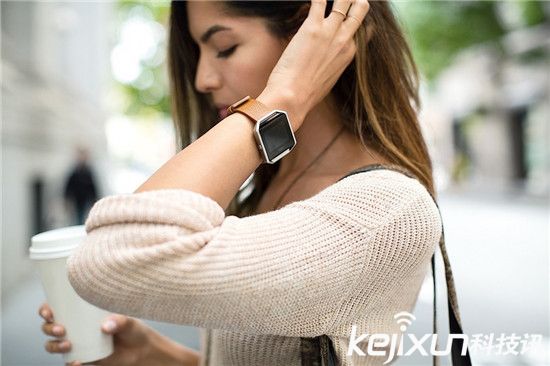fitbit在CES上發(fā)布新產(chǎn)品：表帶表框都能換！