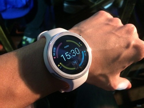2388元！Moto 360 Sport智能手表正式發(fā)售