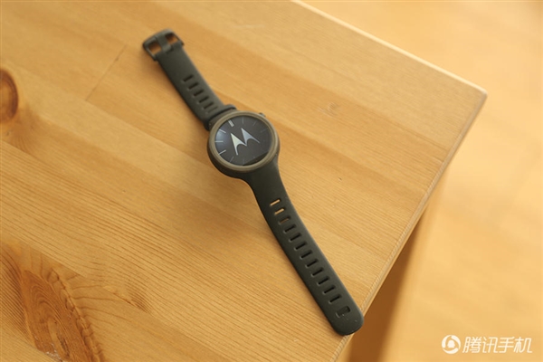 2388元！Moto 360運動版國行圖賞：硅膠腕帶