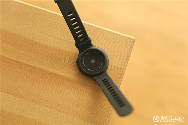 2388元！Moto 360運動版國行圖賞：硅膠腕帶