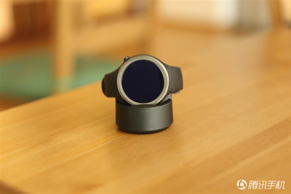 2388元！Moto 360運動版國行圖賞：硅膠腕帶