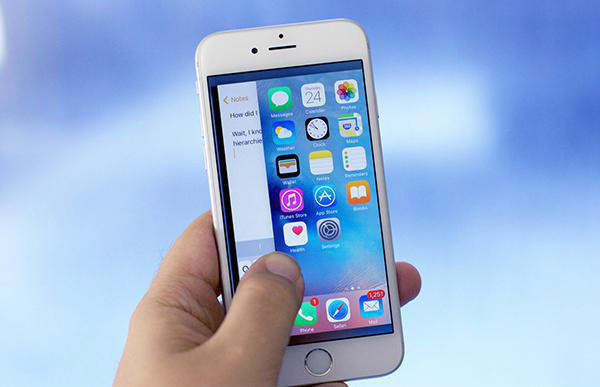 對(duì)于iPad和iPhone來說，今年的<a href=/pc/ios/ target=_blank class=infotextkey>iOS</a> 10<a href=/pc/system/ target=_blank class=infotextkey>系統(tǒng)</a>應(yīng)該會(huì)是一個(gè)里程碑式的升級(jí)。而根據(jù)往年的規(guī)律來看，今年6月的WWDC開發(fā)者大會(huì)將會(huì)是蘋果發(fā)布iOS 10系統(tǒng)的最佳時(shí)機(jī)。目前關(guān)于iOS 10系統(tǒng)的消息已經(jīng)出現(xiàn)了一些，并且對(duì)于3D Touch技術(shù)的進(jìn)一步應(yīng)用已經(jīng)成為了許多人關(guān)注的焦點(diǎn)。雖然最近蘋果發(fā)布了iOS 9.2版本系統(tǒng)，但是在iPhone 7上出現(xiàn)的設(shè)計(jì)，以及iOS 10如何在功能上適應(yīng)iPhone 7的新設(shè)計(jì)，我們將拭目以待。