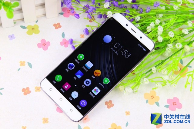 大神Note3高配版搭載了MT6753八核64位處理器，主頻1.3GHz；運(yùn)行內(nèi)存方面達(dá)到了3GB，大神Note3高配版配備了5.5英寸豪情屏幕，以及1300萬(wàn)像素?cái)z像頭。同時(shí)全新升級(jí)的大神Note3高配版還擁有強(qiáng)大的隱私安全防護(hù)能力，而該機(jī)的售價(jià)仍為899元，性價(jià)比十分突出。