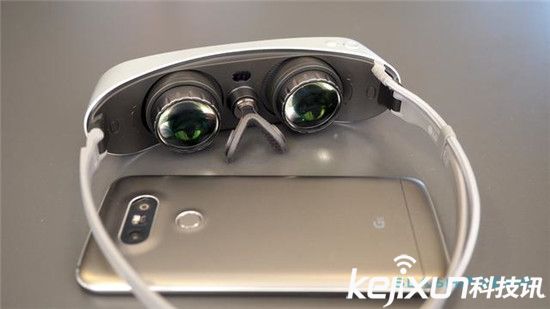 LG 360 VR上手：三星Gear VR不淡定了！