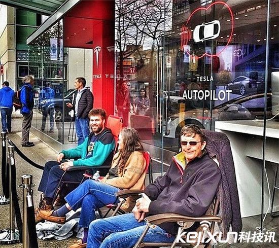 特斯拉正式發(fā)布Model 3：全球粉絲瘋了！