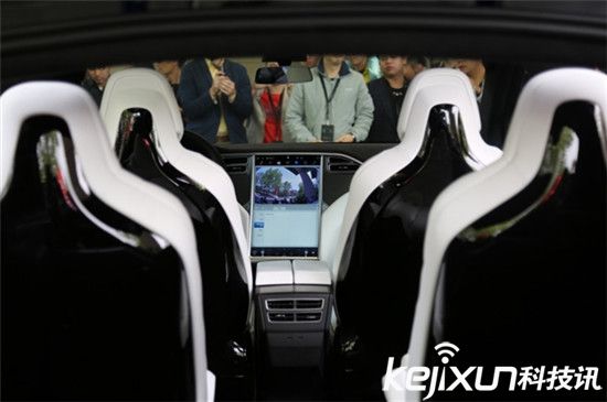 全球最快SUV 特斯拉Model X在京發(fā)布：鷹翼門成亮點