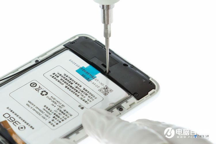 360手機(jī)F4做工如何？360手機(jī)F4拆機(jī)圖解評測