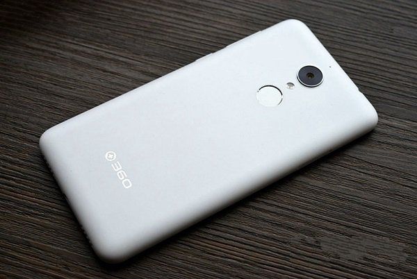 360手機(jī)N4做工如何？360手機(jī)N4拆機(jī)圖解評(píng)測(cè)