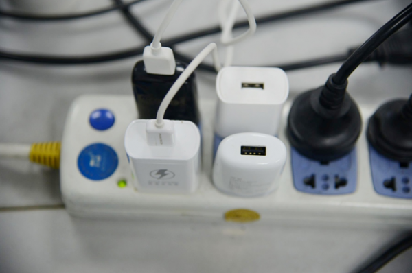 電流智能分配是噱頭？公牛插座“智商”大測(cè)試