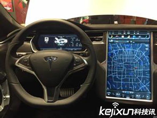 特斯拉電動(dòng)汽車 緊急呼叫支援兵完善無人駕駛！