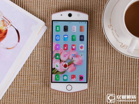 玩轉(zhuǎn)自拍新花樣 非典型性自拍手機推薦 