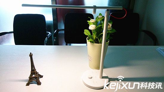 小米米家臺燈體驗評測：現(xiàn)代主義智能臺燈
