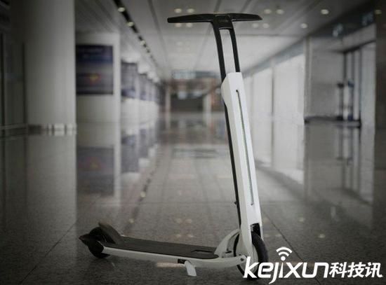 可折疊電動(dòng)滑板車 邊踩邊充電