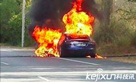 特斯拉電動(dòng)汽車起火！ 一波未平一波又起