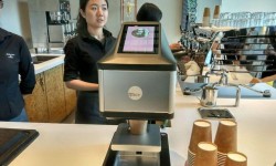 傳說(shuō)中的智能咖啡店原來(lái)是這樣 哪哪都是自動(dòng)的