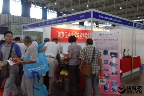 國(guó)產(chǎn)核心科技！龍芯機(jī)器人控制器首次亮相