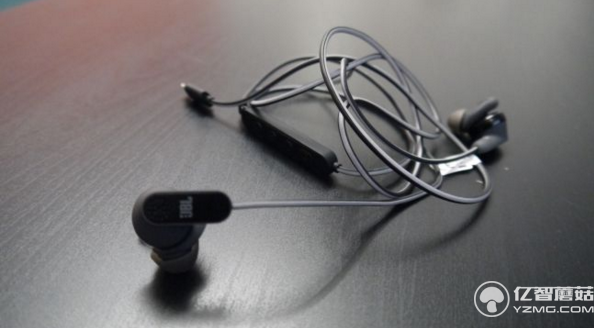 JBL新款入耳耳機(jī)體驗(yàn) 無(wú)需充電就能降噪 