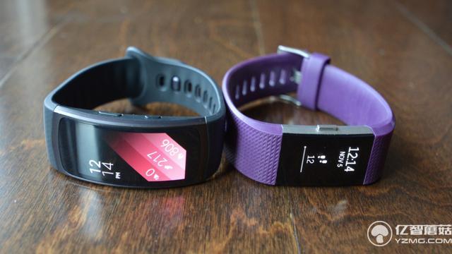 Gear Fit 2對(duì)比Fitbit Charge 2 誰(shuí)更好用？
