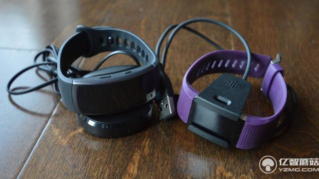 Gear Fit 2對(duì)比Fitbit Charge 2 誰(shuí)更好用？