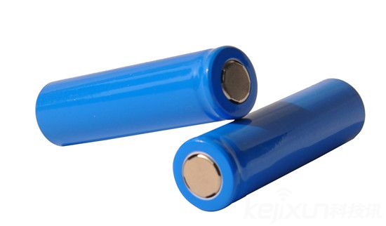科學(xué)家借助AI技術(shù)找到更安全的電解質(zhì) 或保電池不炸
