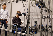 Oculus打造VR手套 將取代VR手柄控制？
