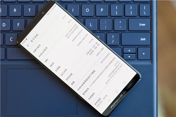 2華為Mate10保時捷設(shè)計上手：顏值大贊