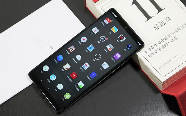 堅(jiān)果R1白色和黑色哪個(gè)好看？堅(jiān)果R1黑白雙色對比