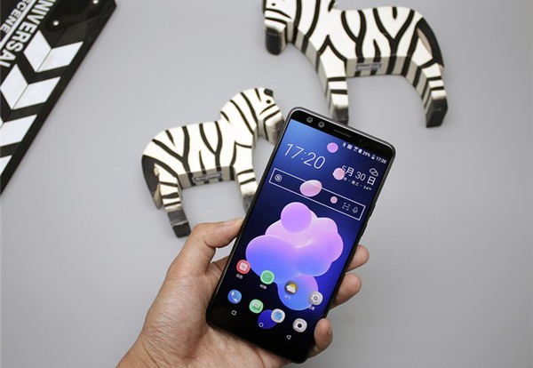 HTC U12+評(píng)測(cè)：旗艦配置與做工，解鎖新技能還需VR加持