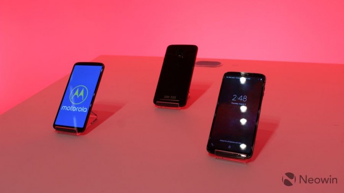 首款5G手機(jī)Moto Z3現(xiàn)場(chǎng)真機(jī)上手 通驍龍834+4GB內(nèi)存+64GB
