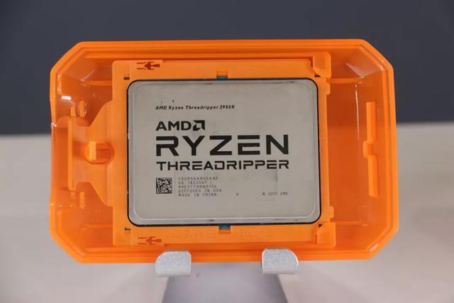 AMD線程撕裂者2990WX開箱圖賞 32核最強CPU來襲！