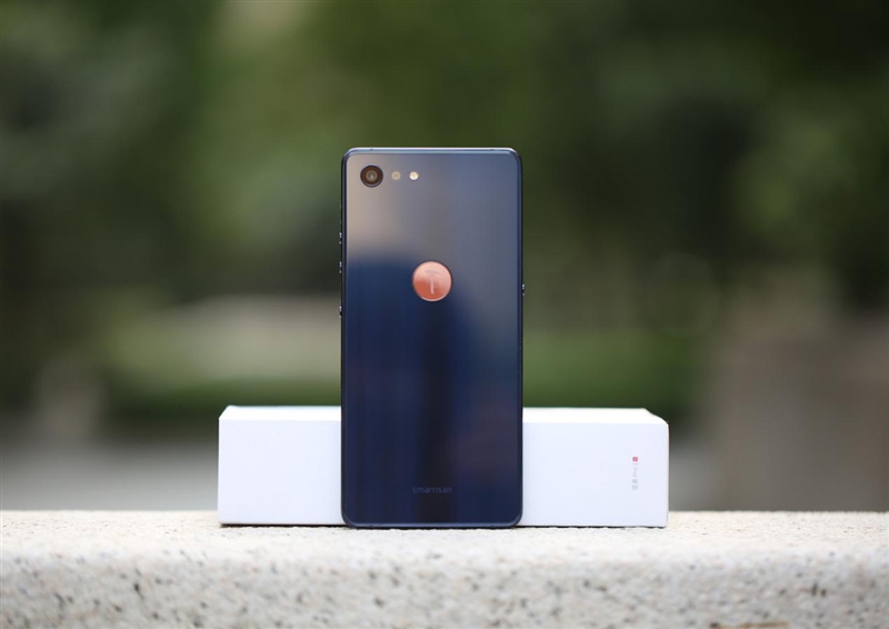 錘子宣布堅果Pro 2S明天現(xiàn)貨供應 售價1798元起