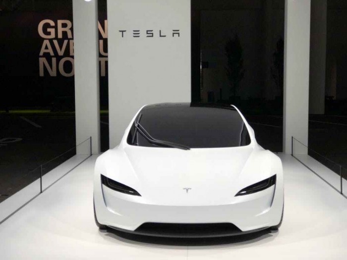 原型車(chē)亮相Grand Basel超級(jí)車(chē)展 這會(huì)是下一代Roadster的樣子嗎？