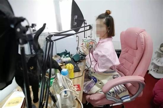 后直播時代網(wǎng)紅求生之道：打賞不夠，廣告、帶貨來湊