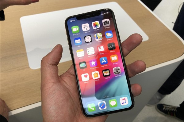 iPhone XS金色版真機(jī)圖賞：玻璃機(jī)身、COP封裝劉海全面屏