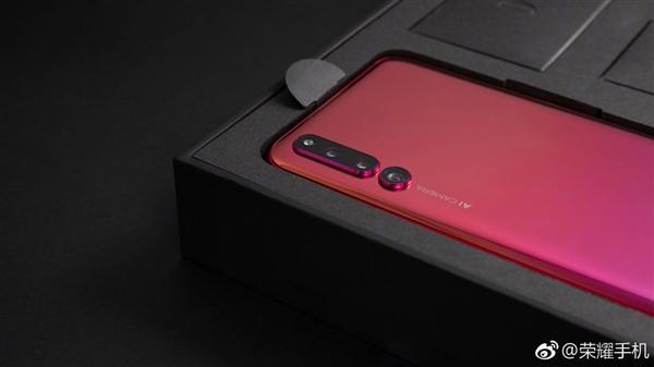 榮耀Magic 2高清圖賞：滑屏+后置三攝，近100%屏占比