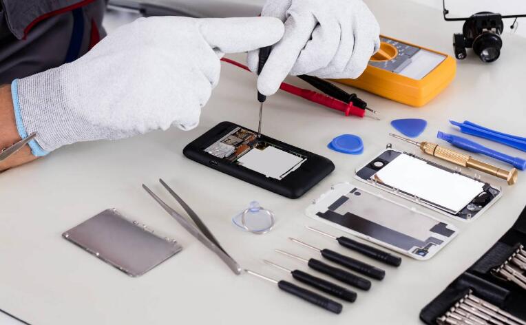 上古時代的iPhone有救了！蘋果要試行新的維修計劃