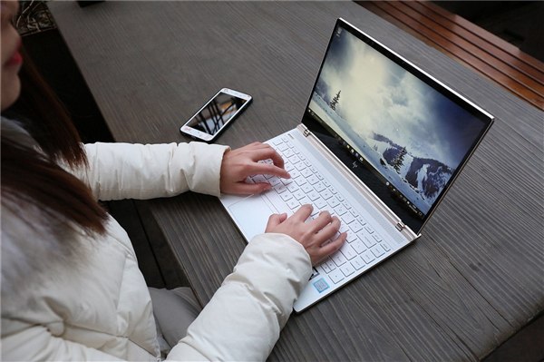 微軟要把PC接管手機(jī)深入化，今后Win10可接打電話收發(fā)短信