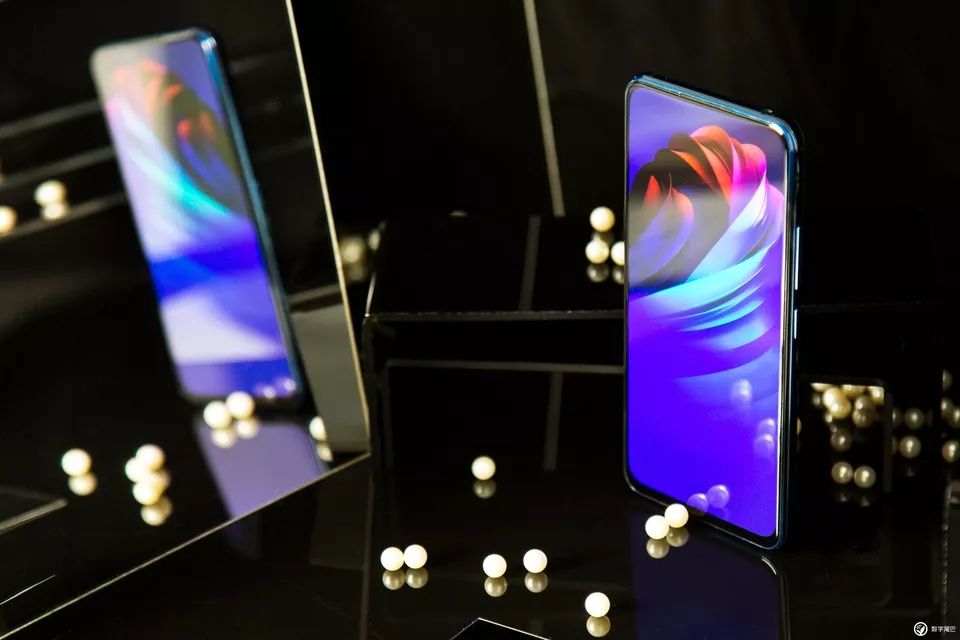 vivo NEX 雙屏版圖賞：既是實力派，也是「雙面派」