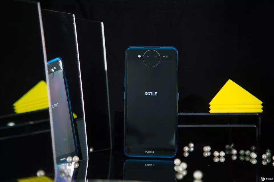 vivo NEX 雙屏版圖賞：既是實力派，也是「雙面派」
