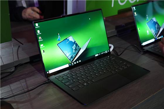 聯(lián)想發(fā)布YOGA S940智能筆記本：全球首款3D玻璃筆記本！