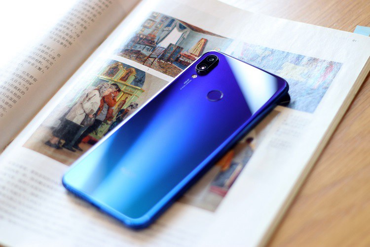 紅米Note7夢幻藍開箱圖賞：滿血流暢，越級新國民千元手機