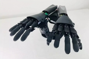 意大利Youbionic公司發(fā)明機(jī)械手臂，讓你擁有真正的第三只手！